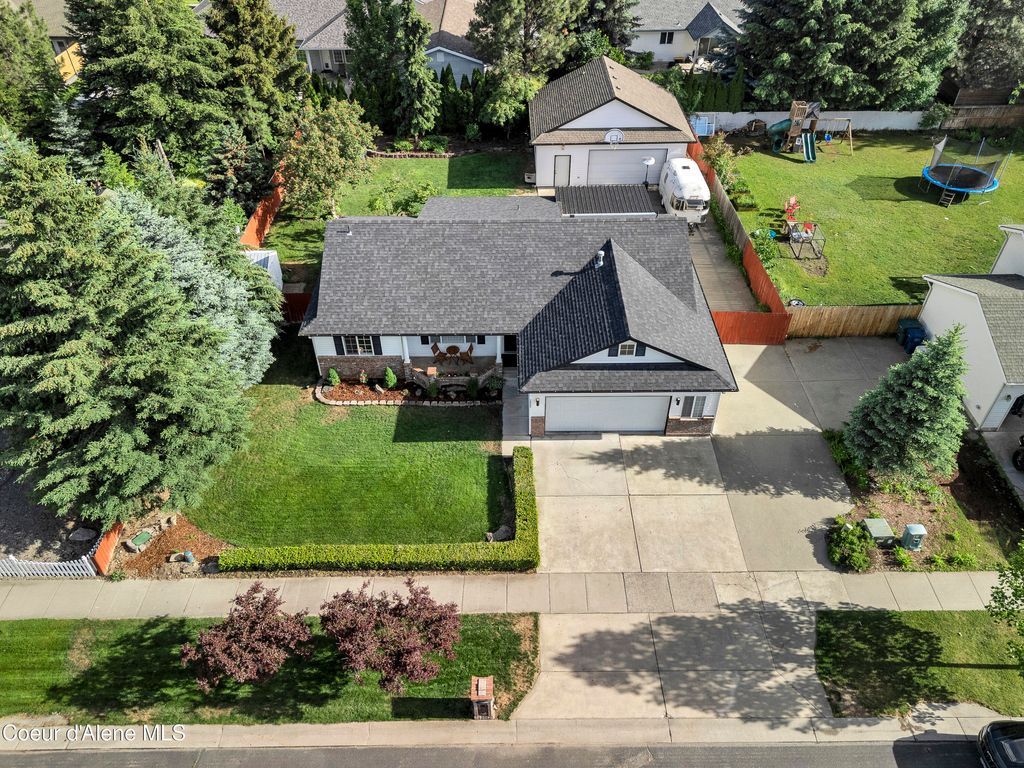 Photo of 2082 Greenleaf LN, Coeur dAlene, ID 83815 (MLS # 26-5878)