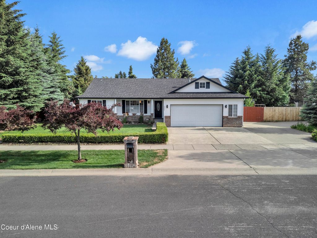 Photo of 2082 Greenleaf LN, Coeur dAlene, ID 83815 (MLS # 26-5878)