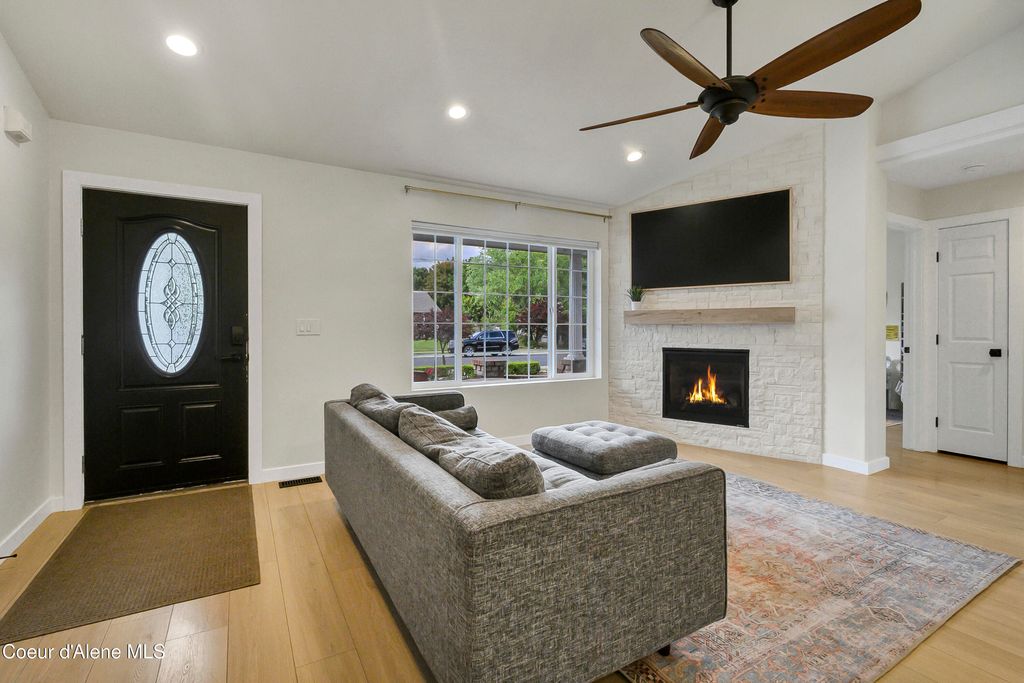 Photo of 2082 Greenleaf LN, Coeur dAlene, ID 83815 (MLS # 26-5878)
