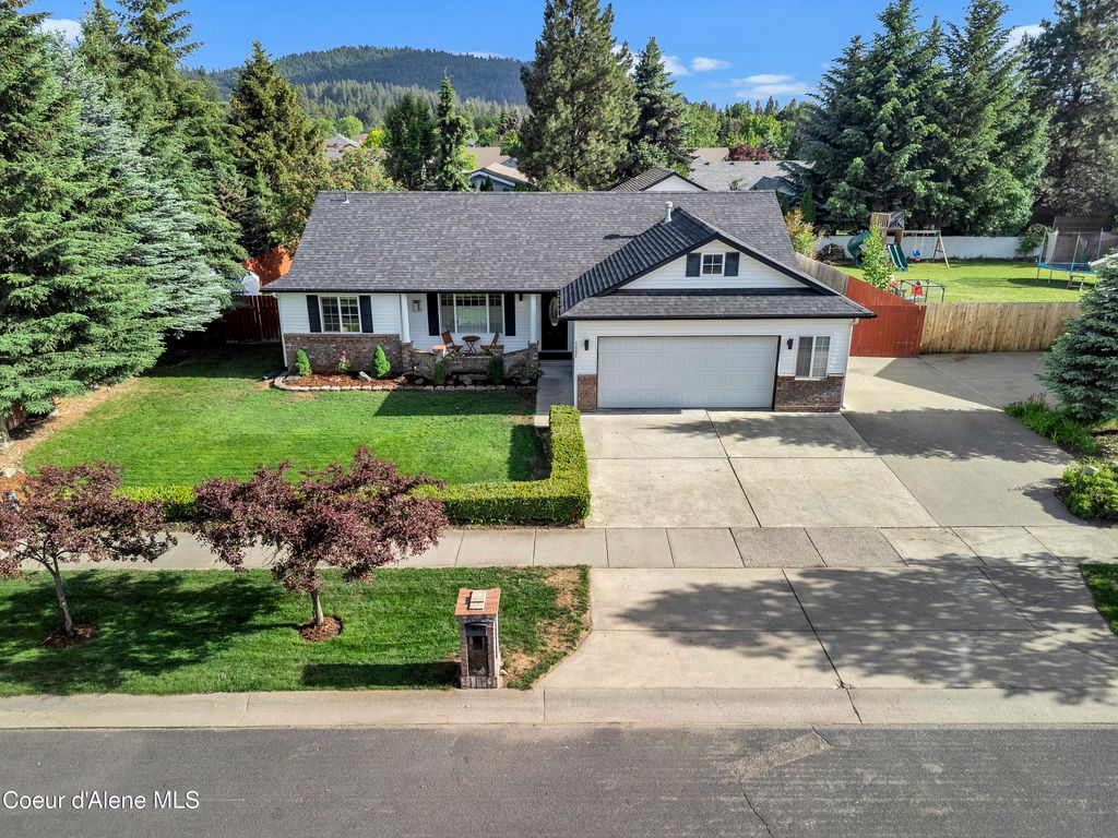 Photo of 2082 Greenleaf LN, Coeur dAlene, ID 83815 (MLS # 26-5878)