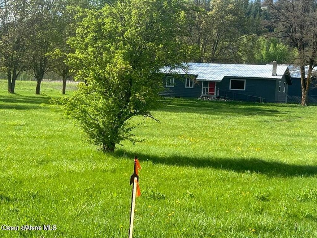 Photo of 64 Retriever Ln Ln, Oldtown, ID 83822 (MLS # 25-7167)