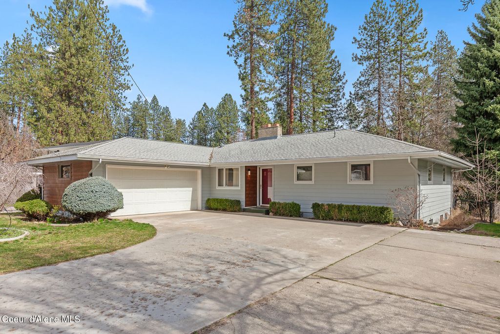Photo of 503 Vista Dr, Coeur dAlene, ID 83815 (MLS # 26-2573)