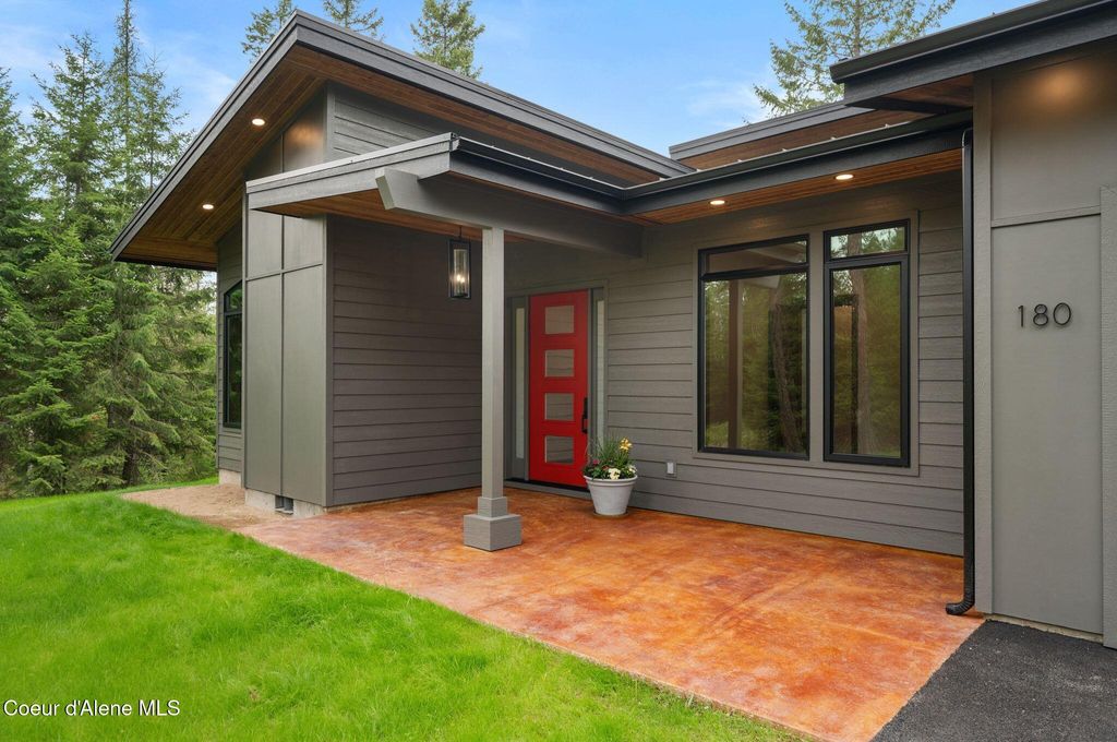 Photo of 180 Ironstone Dr, Sandpoint, ID 83864 (MLS # 26-1991)