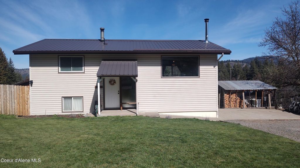 Photo of 2312 Cromwell Dr, St. Maries, ID 83861 (MLS # 26-2772)