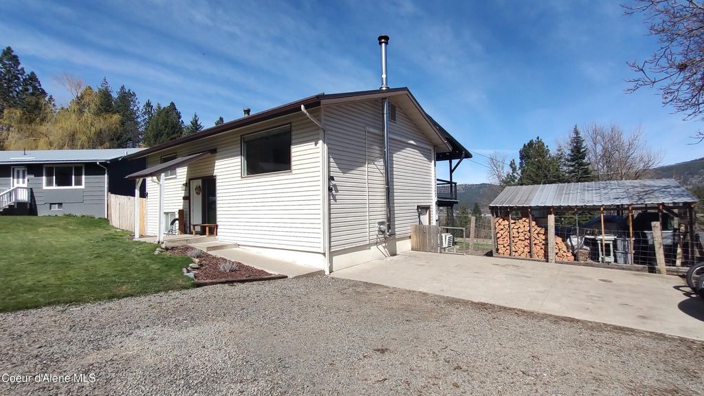 Photo of 2312 Cromwell Dr, St. Maries, ID 83861 (MLS # 26-2772)