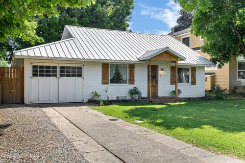 Photo of 1310 Maple AVE, Coeur dAlene, ID 83814 (MLS # 26-9843)