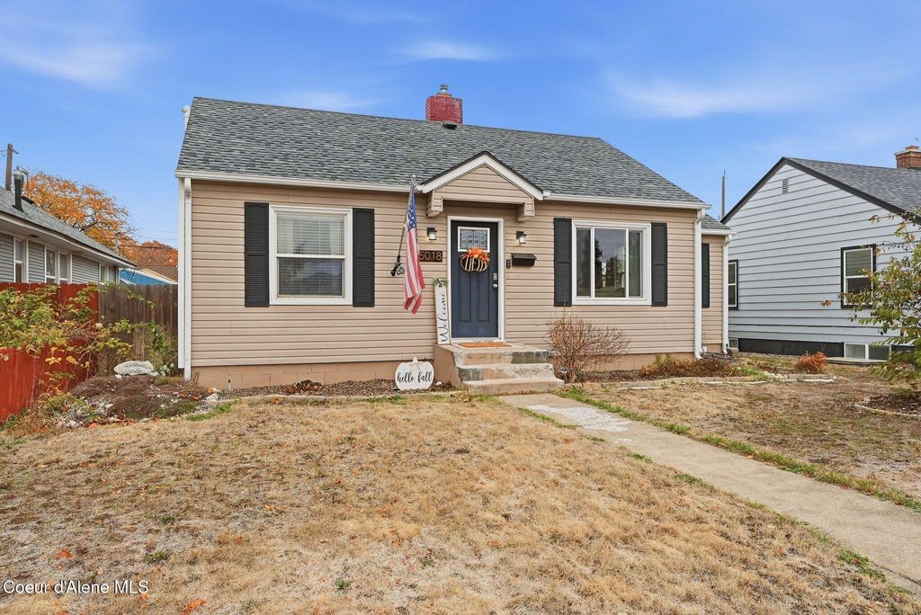 Photo of 5018 STEVENS St, Spokane, WA 99205 (MLS # 25-10815)