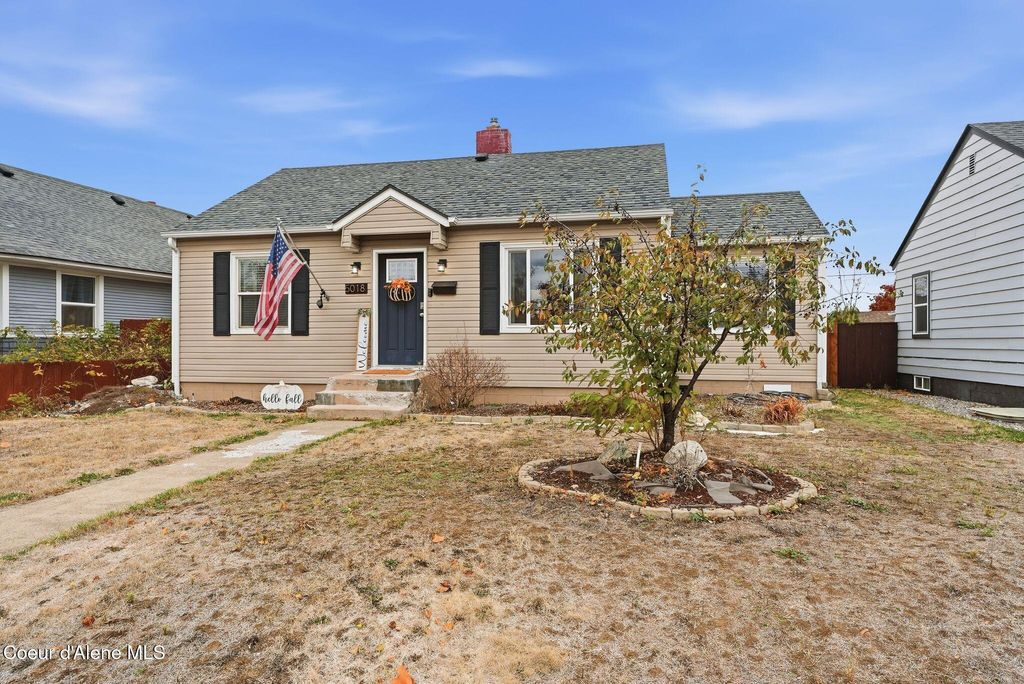 Photo of 5018 STEVENS St, Spokane, WA 99205 (MLS # 25-10815)