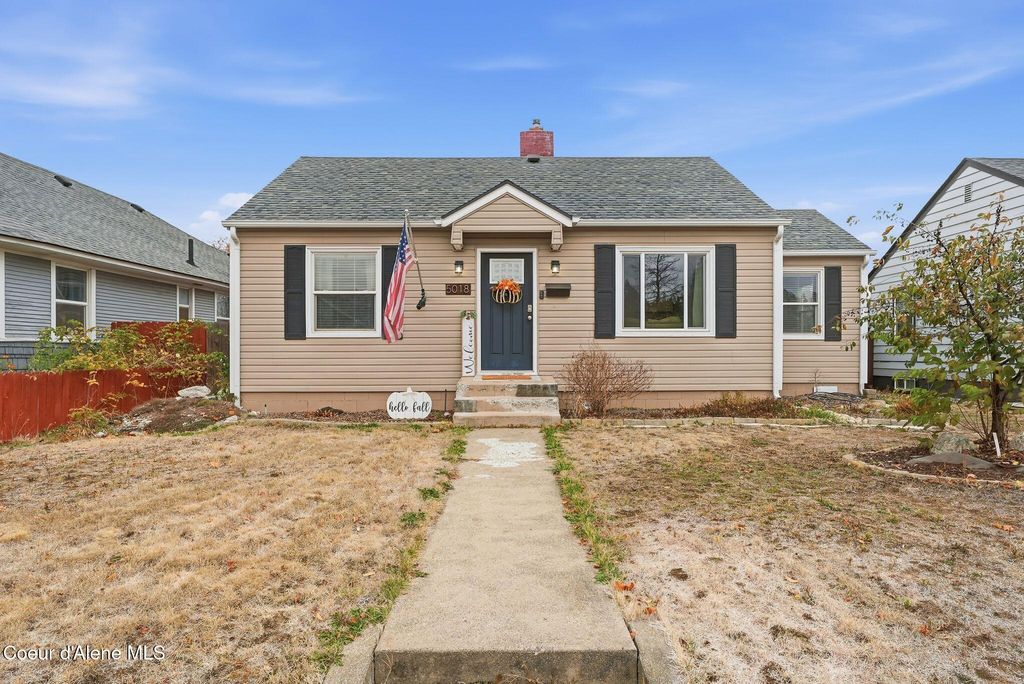 Photo of 5018 STEVENS St, Spokane, WA 99205 (MLS # 25-10815)