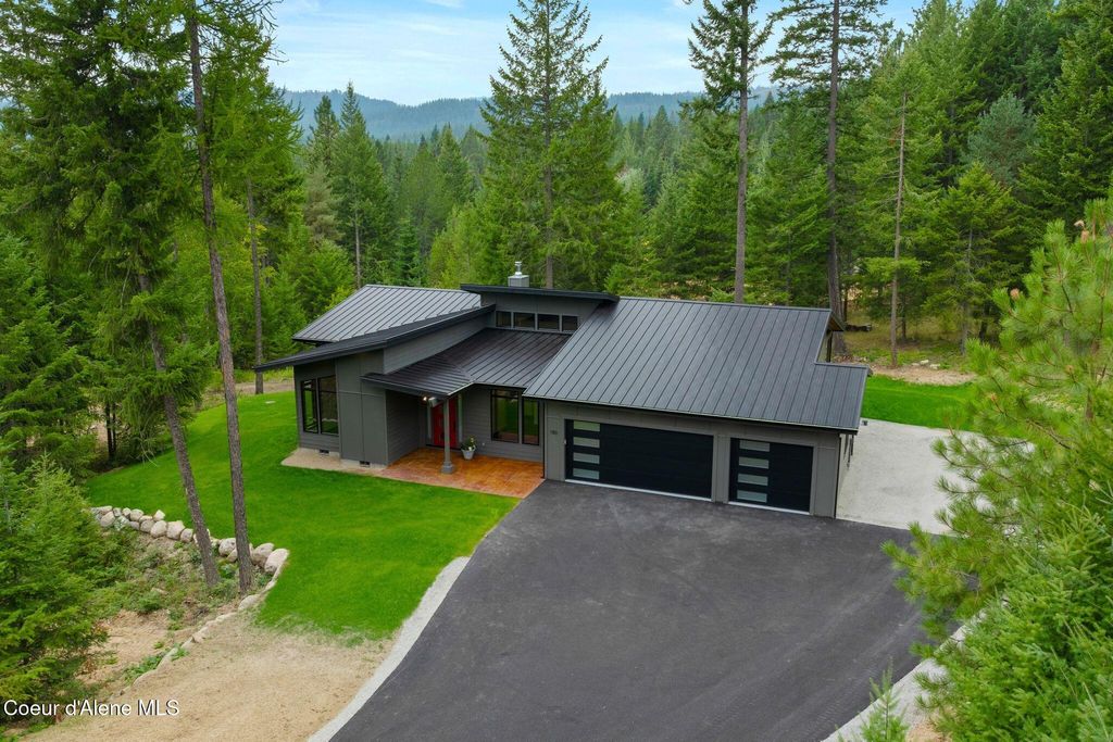 Photo of 180 Ironstone Dr, Sandpoint, ID 83864 (MLS # 25-8980)