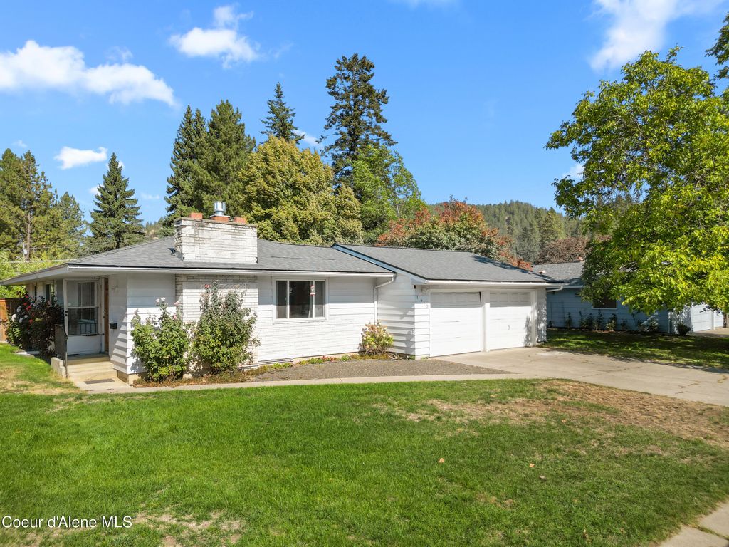 Photo of 1413 SPOKANE Ave, Coeur dAlene, ID 83814 (MLS # 25-9808)