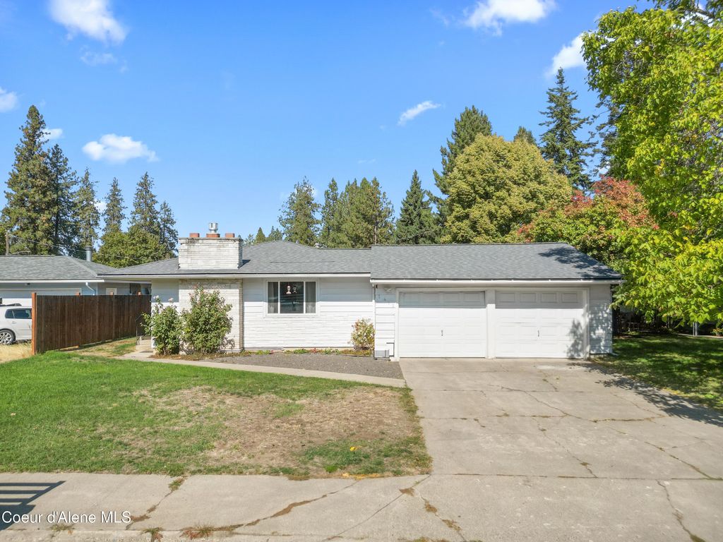 Photo of 1413 SPOKANE Ave, Coeur dAlene, ID 83814 (MLS # 25-9808)