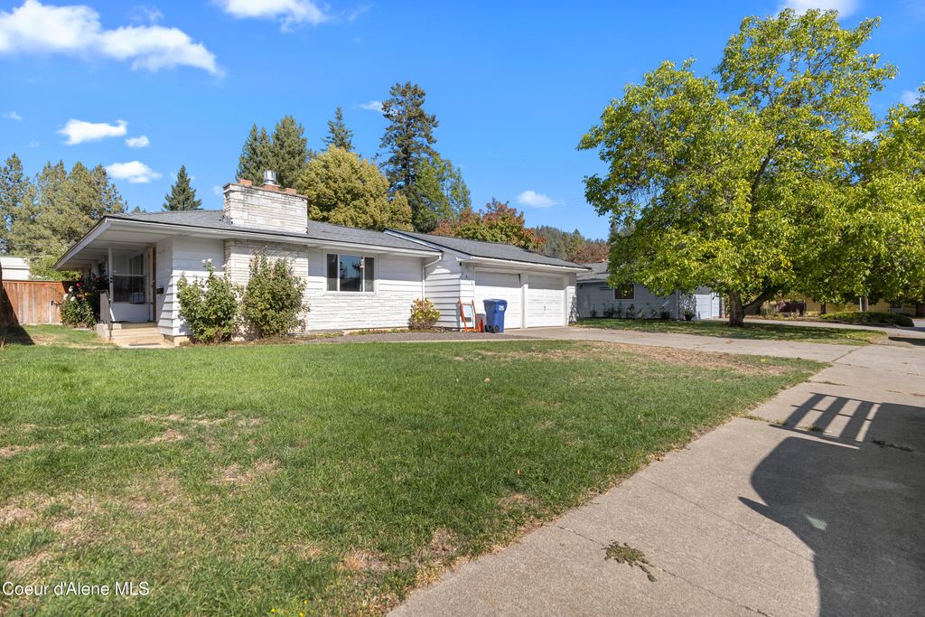 Photo of 1413 SPOKANE Ave, Coeur dAlene, ID 83814 (MLS # 25-9808)