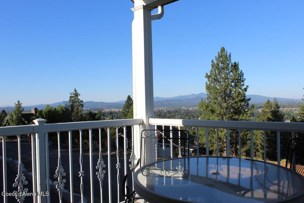 Photo of 2010 Grandview Dr, Coeur dAlene, ID 83815 (MLS # 25-5986)