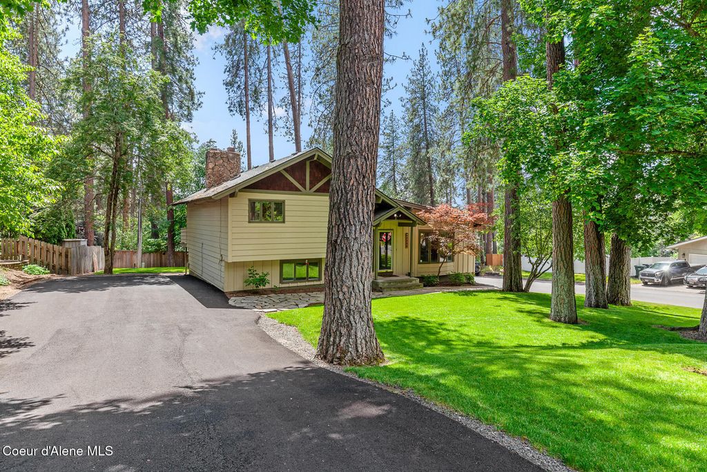 Photo of 2886 Harrison AVE, Coeur dAlene, ID 83814 (MLS # 26-5868)