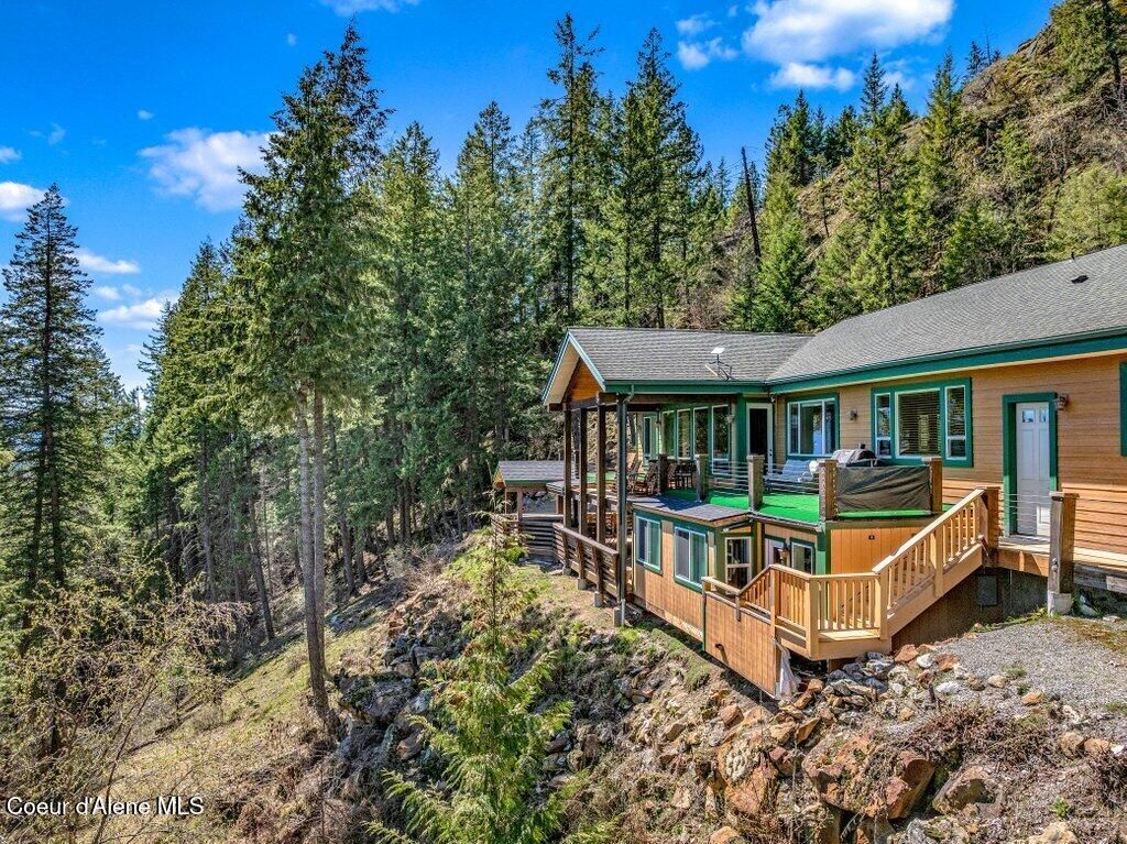 Photo of 614 Granite Ridge Ridge, Sandpoint, ID 83864 (MLS # 26-3289)