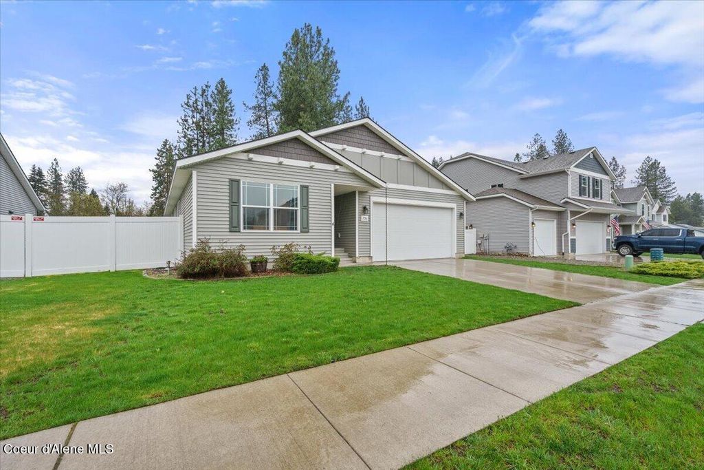 Photo of 7116 Lakeland St, Rathdrum, ID 83858 (MLS # 26-3934)