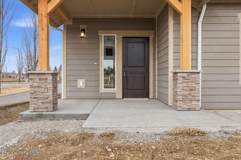 Photo of 8429 SNOWFLAKE Ln, Hayden, ID 83835 (MLS # 26-1430)