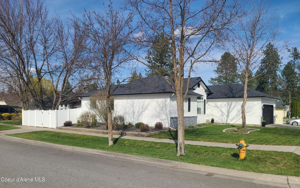 Photo of 703 Vintage Ct, Coeur dAlene, ID 83815 (MLS # 26-3263)