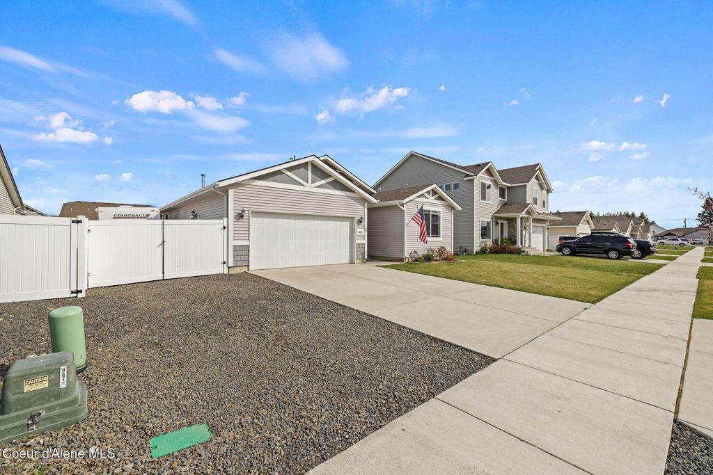 Photo of 4089 Belgrave Way, Hayden, ID 83835 (MLS # 26-2964)