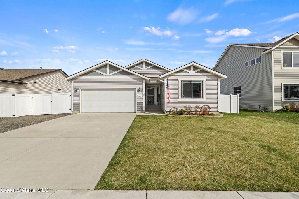 Photo of 4089 Belgrave Way, Hayden, ID 83835 (MLS # 26-2964)