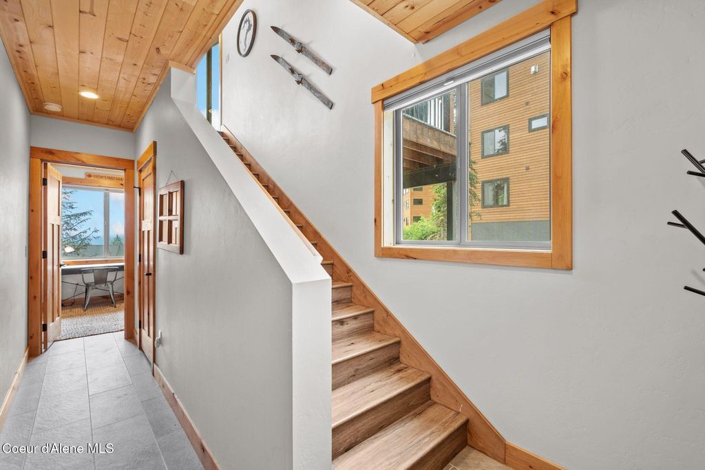 Photo of 21 Harrison Ln, Sandpoint, ID 83864 (MLS # 26-3066)