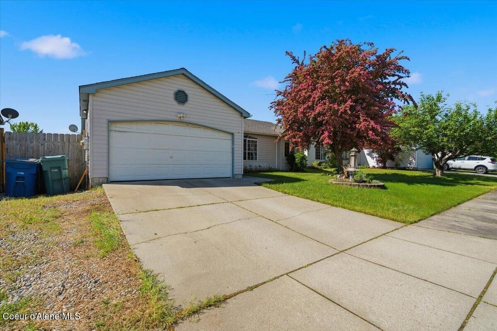 Photo of 900 Shasta Ave, Post Falls, ID 83854 (MLS # 26-5091)