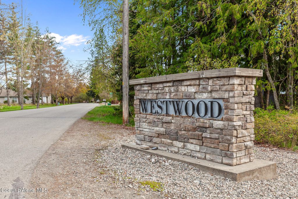 Photo of 1309 Metaline Ct, Sandpoint, ID 83864 (MLS # 26-4340)