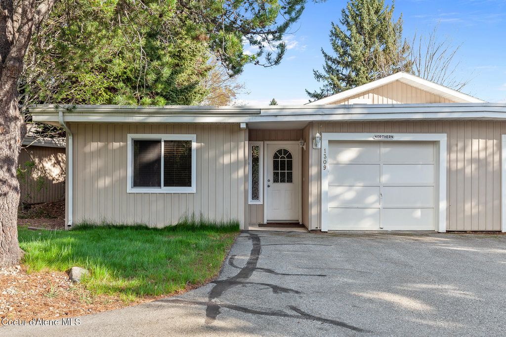 Photo of 1309 Metaline Ct, Sandpoint, ID 83864 (MLS # 26-4340)