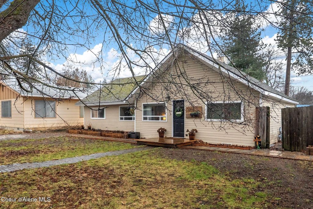 Photo of 1215 Church St, Sandpoint, ID 83864 (MLS # 26-1435)