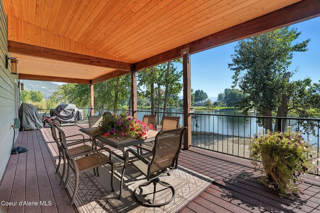 Photo of 530 Cottonwood, St. Maries, ID 83861 (MLS # 25-10205)