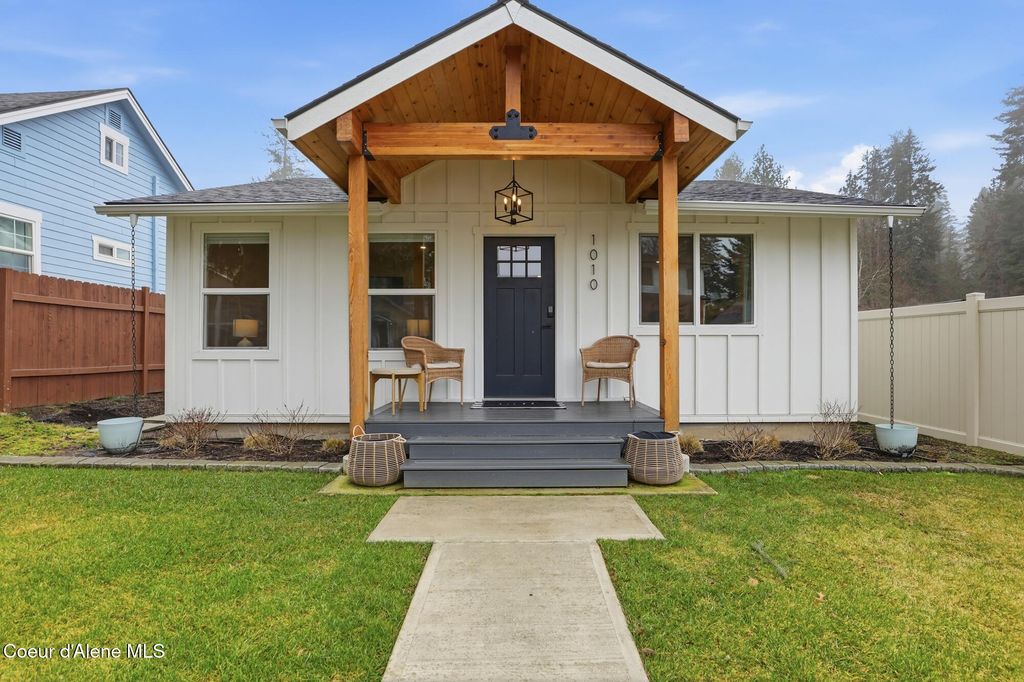 Photo of 1010 Pine Ave, Coeur dAlene, ID 83814 (MLS # 26-3303)