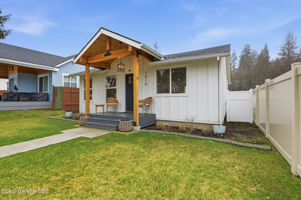 Photo of 1010 Pine Ave, Coeur dAlene, ID 83814 (MLS # 26-3303)