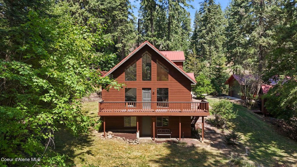 Photo of 18400 HOLIDAY Way, Hauser, ID 83854 (MLS # 25-8038)
