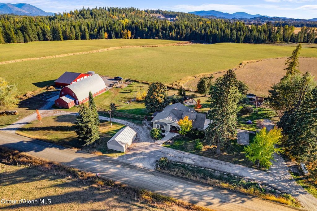 Photo of 982 Center Valley Valley, Sandpoint, ID 83864 (MLS # 25-4322)