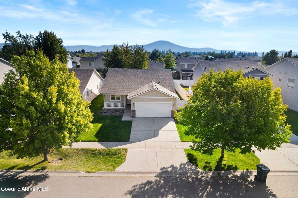 Photo of 7372 BEDFORD Ln, Coeur dAlene, ID 83815 (MLS # 25-9623)