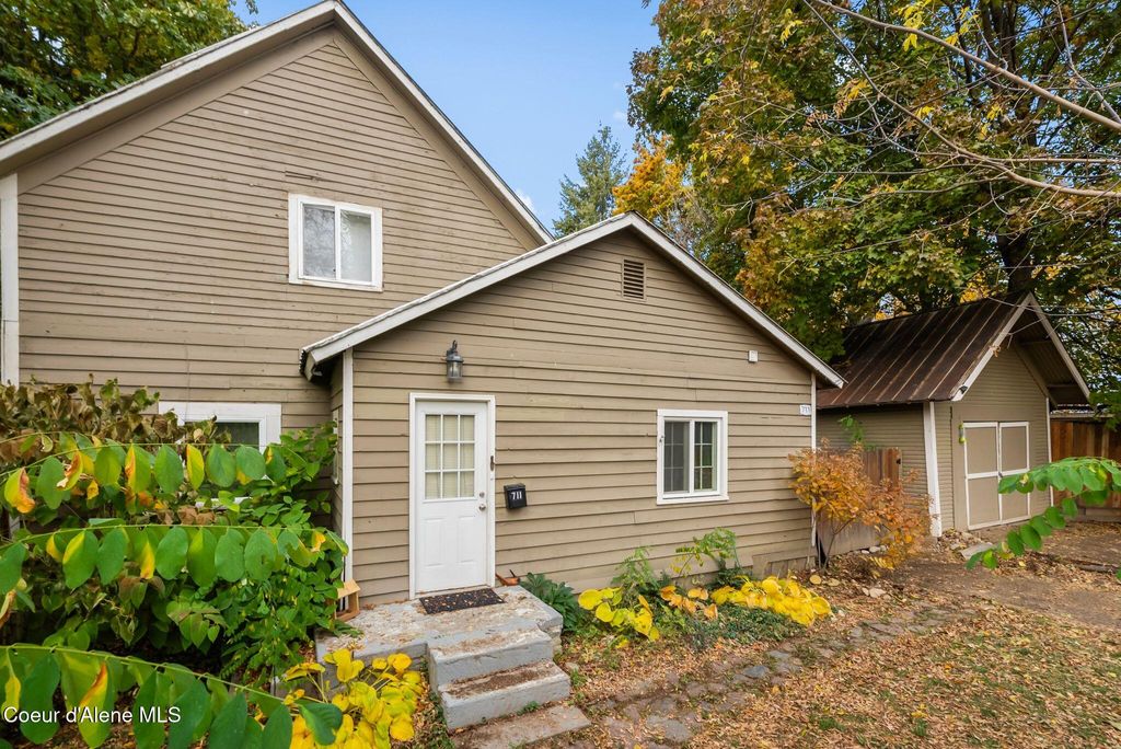 Photo of 711 Florence Ave, Sandpoint, ID 83864 (MLS # 25-10694)