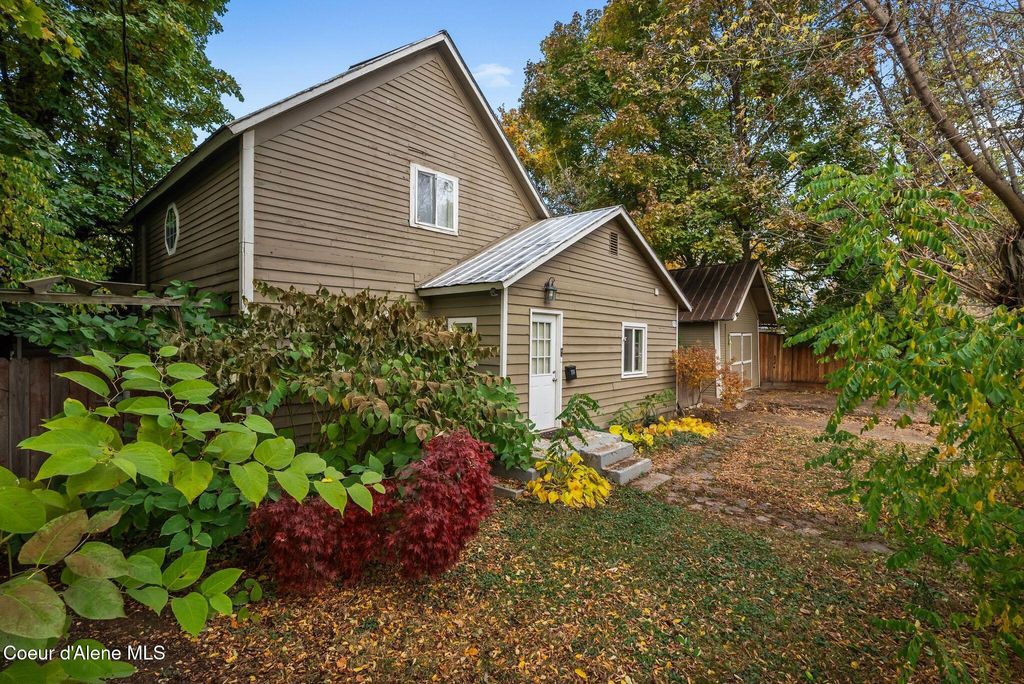 Photo of 711 Florence Ave, Sandpoint, ID 83864 (MLS # 25-10694)