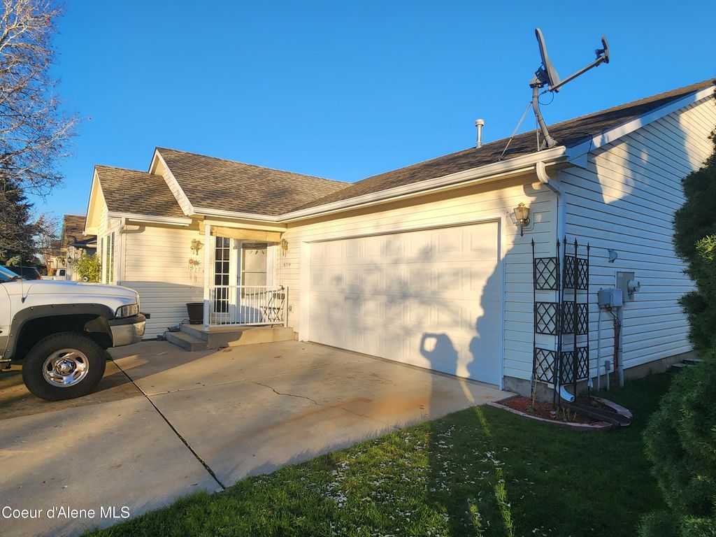 Photo of 6714 CALISPEL Dr, Coeur dAlene, ID 83815 (MLS # 25-11266)