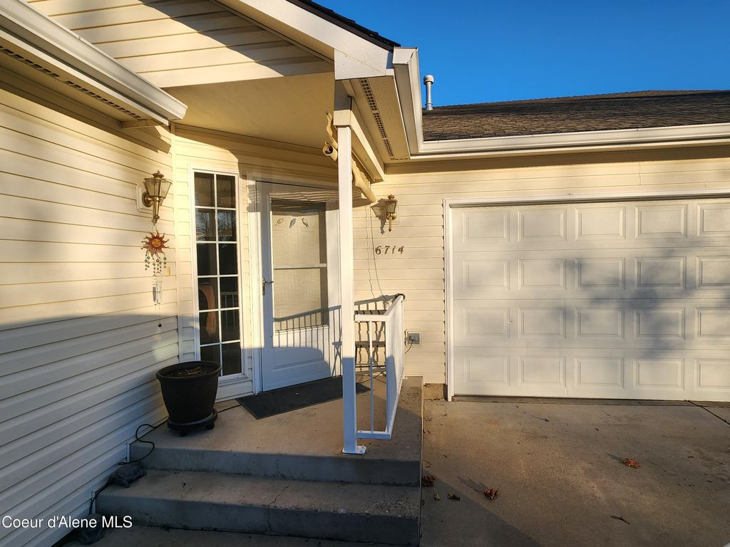 Photo of 6714 CALISPEL Dr, Coeur dAlene, ID 83815 (MLS # 25-11266)