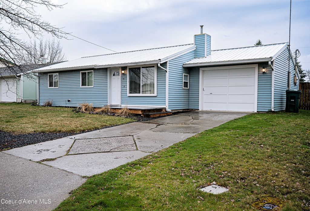 Photo of 1612 2nd Ave, Post Falls, ID 83854 (MLS # 26-2762)