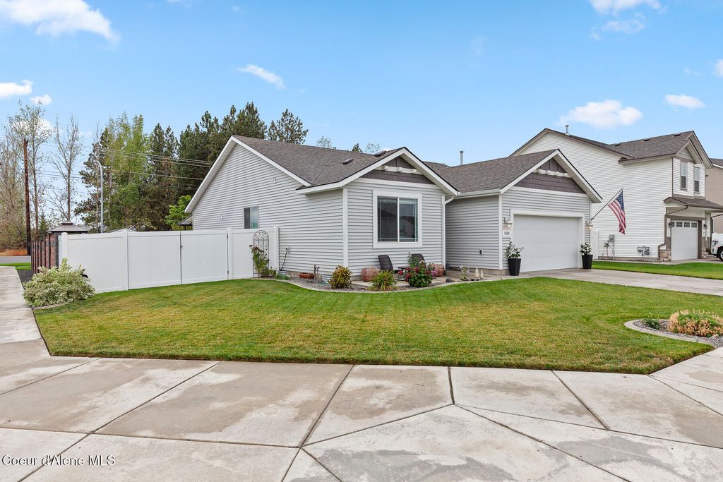 Photo of 3820 BELGRAVE Way, Hayden, ID 83835 (MLS # 25-9475)