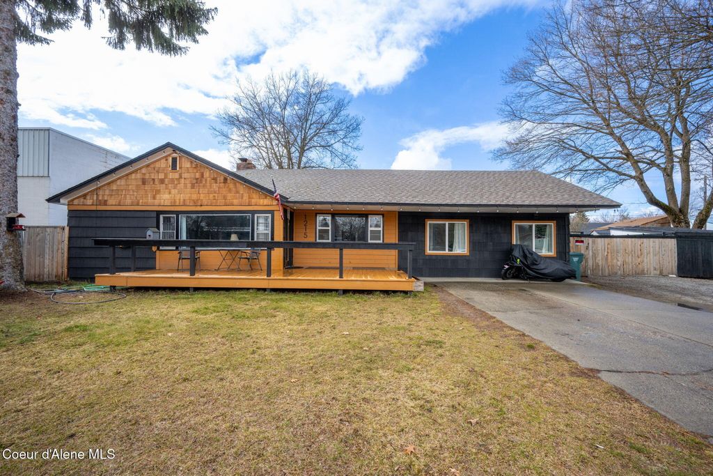 Photo of 1215 1ST St, Coeur dAlene, ID 83814 (MLS # 25-10200)