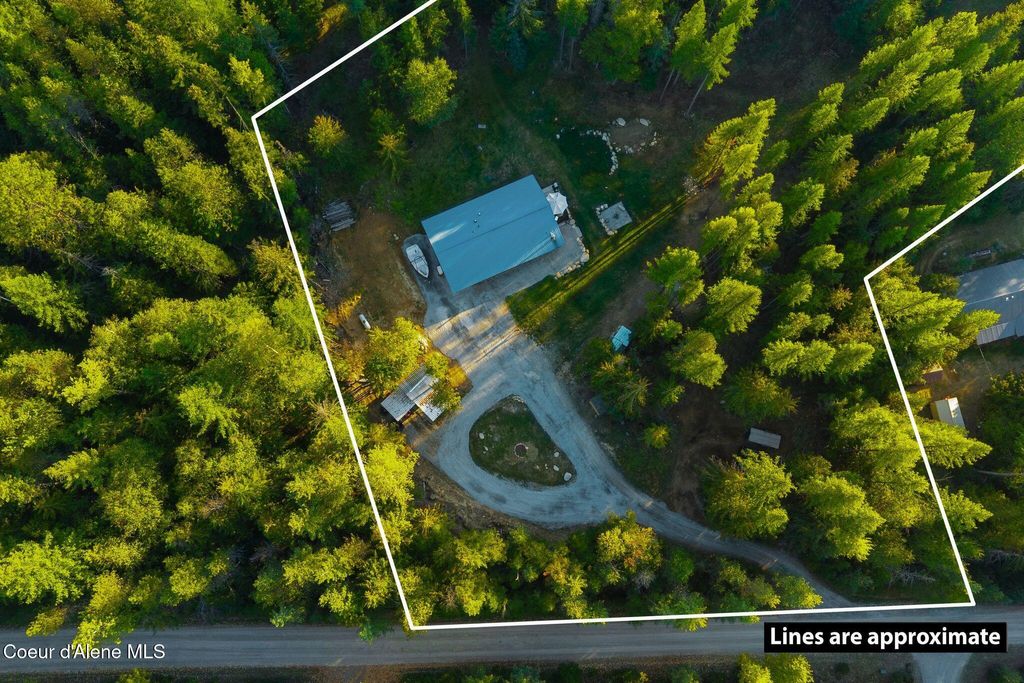 Photo of 400 High Rd Rd, Sandpoint, ID 83864 (MLS # 25-9736)
