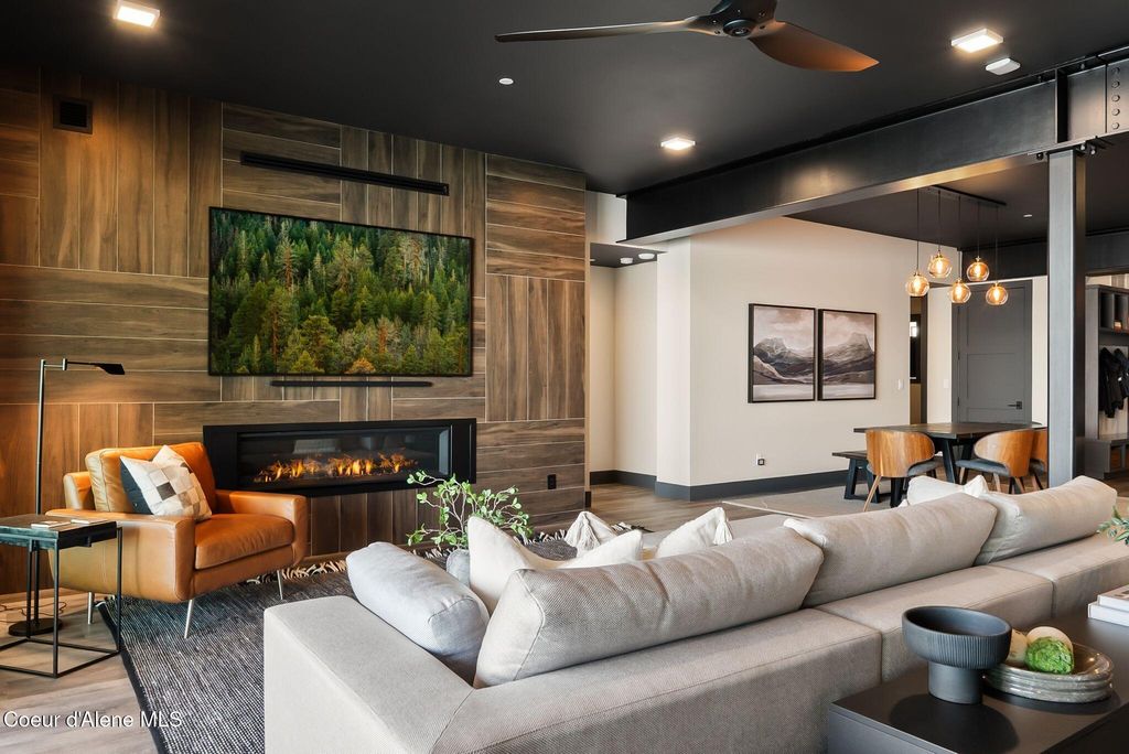 Photo of 802 Sandpoint Ave Ave #8205, Sandpoint, ID 83864 (MLS # 25-10492)