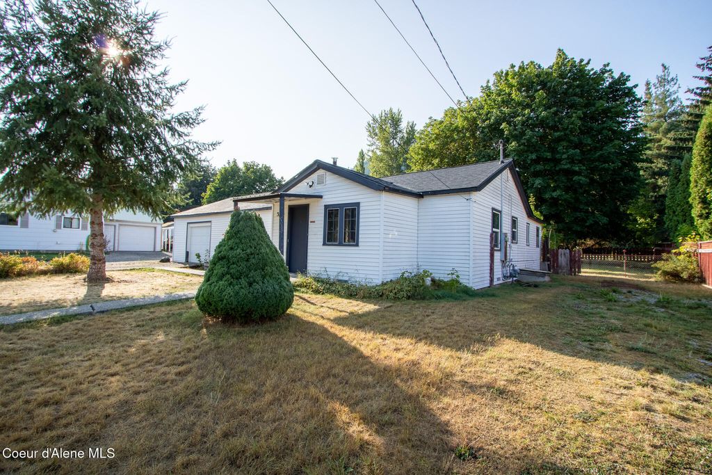 Photo of 315 Yellowstone Ave, Osburn, ID 83849 (MLS # 25-9823)