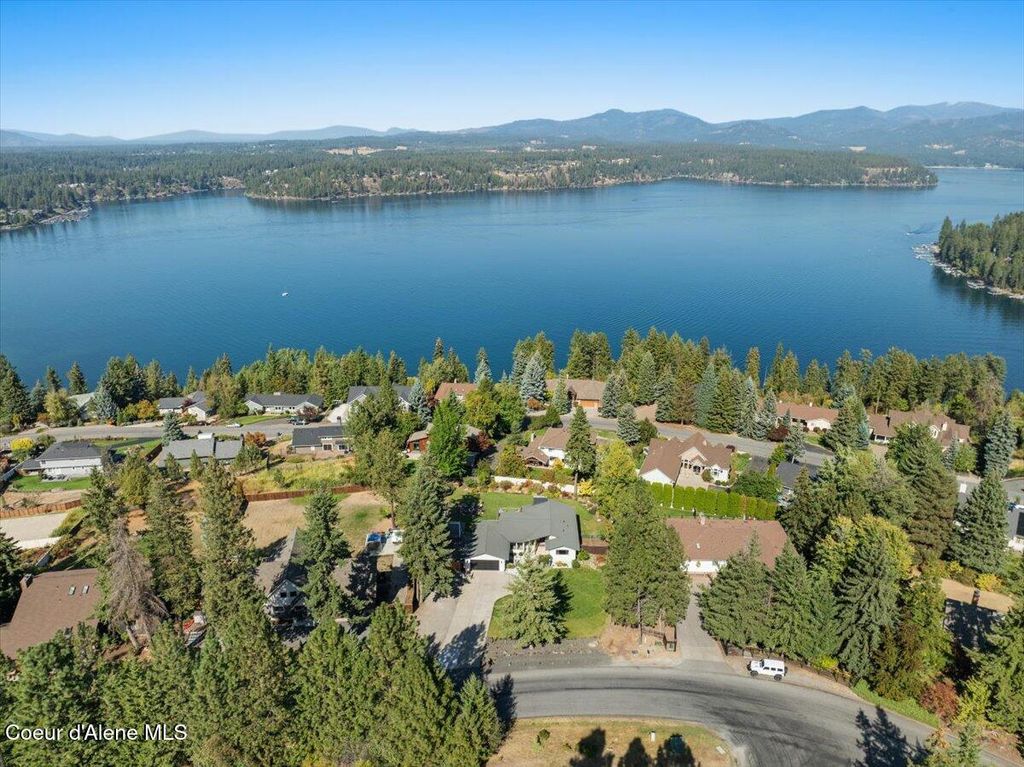 Photo of 3163 LOOKOUT Dr, Coeur dAlene, ID 83815 (MLS # 25-9568)