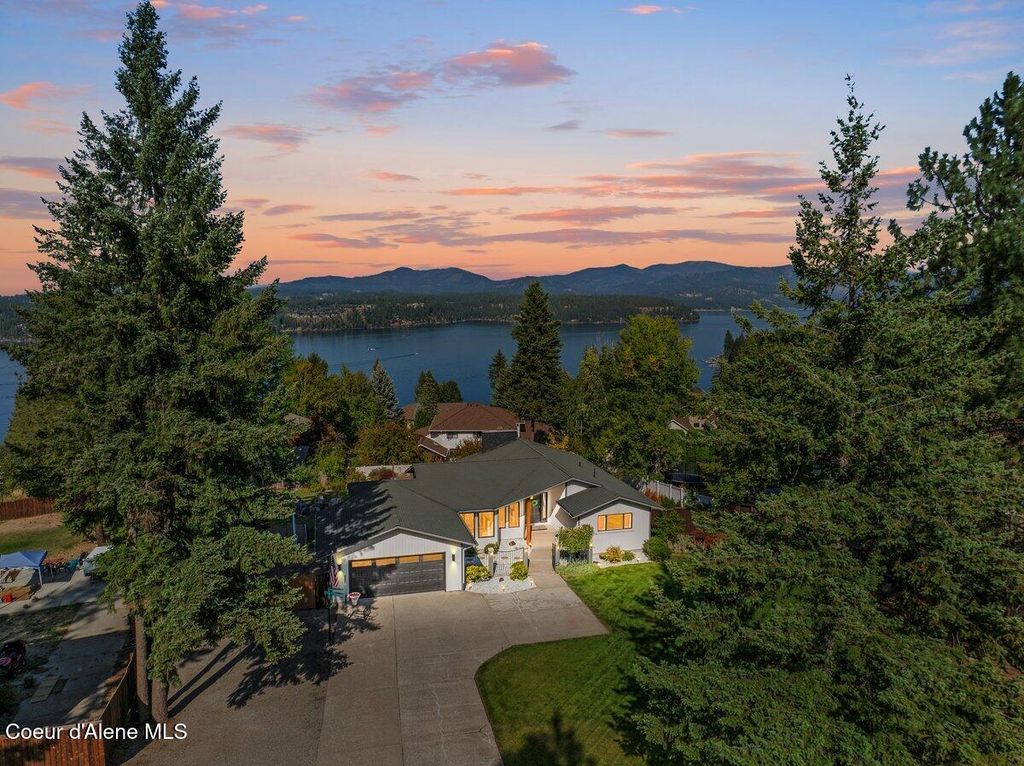 Photo of 3163 LOOKOUT Dr, Coeur dAlene, ID 83815 (MLS # 25-9568)