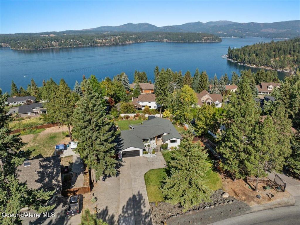 Photo of 3163 LOOKOUT Dr, Coeur dAlene, ID 83815 (MLS # 25-9568)