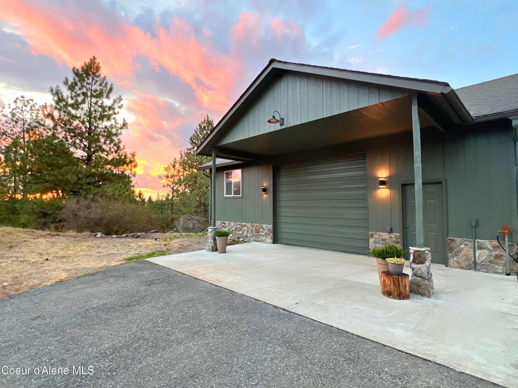 Photo of 1010 1ST Ave, Post Falls, ID 83854 (MLS # 25-9684)